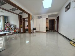 银海绿洲龙溪苑住人一楼东边户139.71平三室两卫45.8万