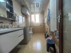 银海绿洲龙溪苑住人一楼东边户139.71平三室两卫45.8万