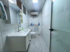 银海绿洲门市房上下一共112平有地暖 有房证45.8万