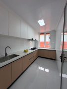 燕南街无坡三楼南三室精装102平33.8万