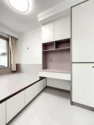 职工街二楼 91.44平 两室 精装未住30万