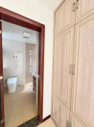 人和国际电梯八楼145.48平三室两卫品牌装修59.8万