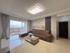 人和国际电梯八楼145.48平三室两卫品牌装修59.8万