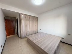 人和国际电梯八楼145.48平三室两卫品牌装修59.8万