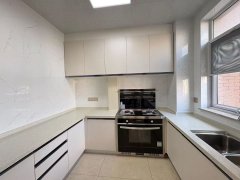 人和国际电梯八楼145.48平三室两卫品牌装修59.8万