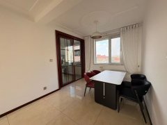 人和国际电梯八楼145.48平三室两卫品牌装修59.8万