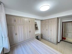 人和国际电梯八楼145.48平三室两卫品牌装修59.8万