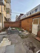 @21.8万 ，爬山街一楼带院，