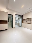 三里河居民小区 电梯小高层5楼 三室117.62平49万