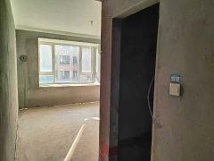 伴山林语洋房三楼120平三室两卫59.8万