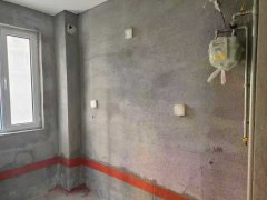 伴山林语洋房三楼120平三室两卫59.8万