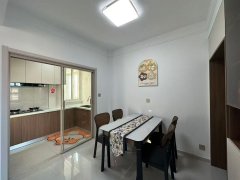 中央龙湾电梯17楼124平三室精装修 未住69.8万