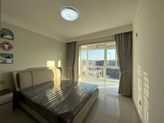 中央龙湾电梯17楼124平三室精装修 未住69.8万