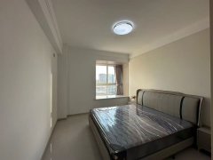 中央龙湾电梯17楼124平三室精装修 未住69.8万