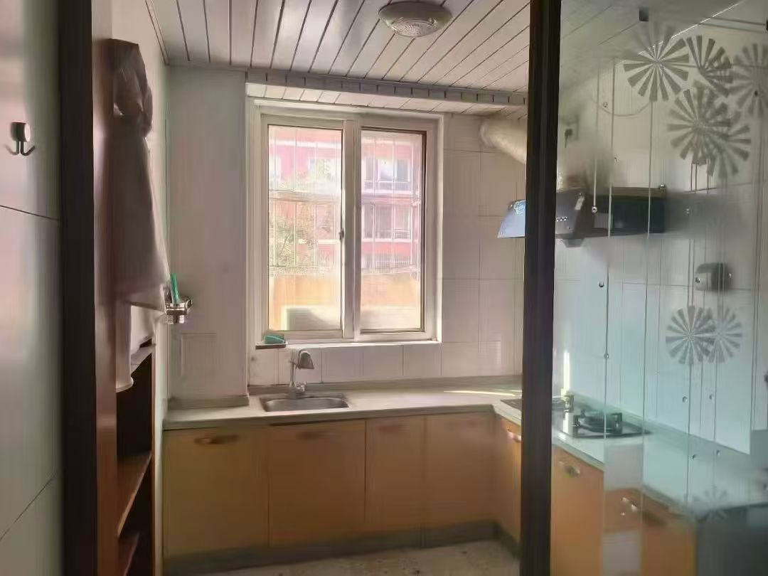 阳光小区三期二楼129.92平南三室草厦子27.54平36. 阳光小区三期二楼129.92平南三室草厦子27.54平36.