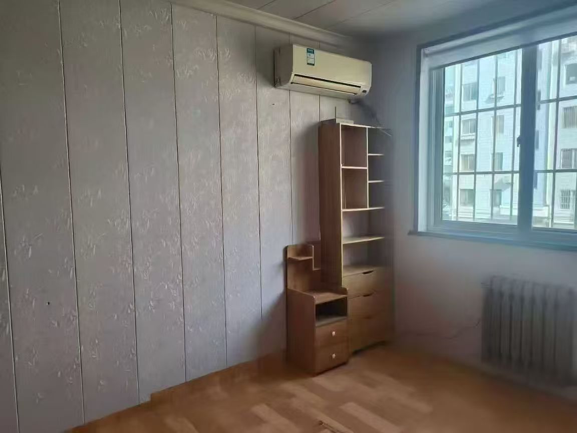 阳光小区三期二楼129.92平南三室草厦子27.54平36. 阳光小区三期二楼129.92平南三室草厦子27.54平36.