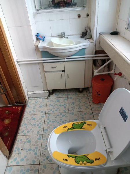 金山花园两室一厅出租，家具家电齐全