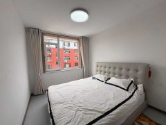 燕南街三楼三室精装102平30万