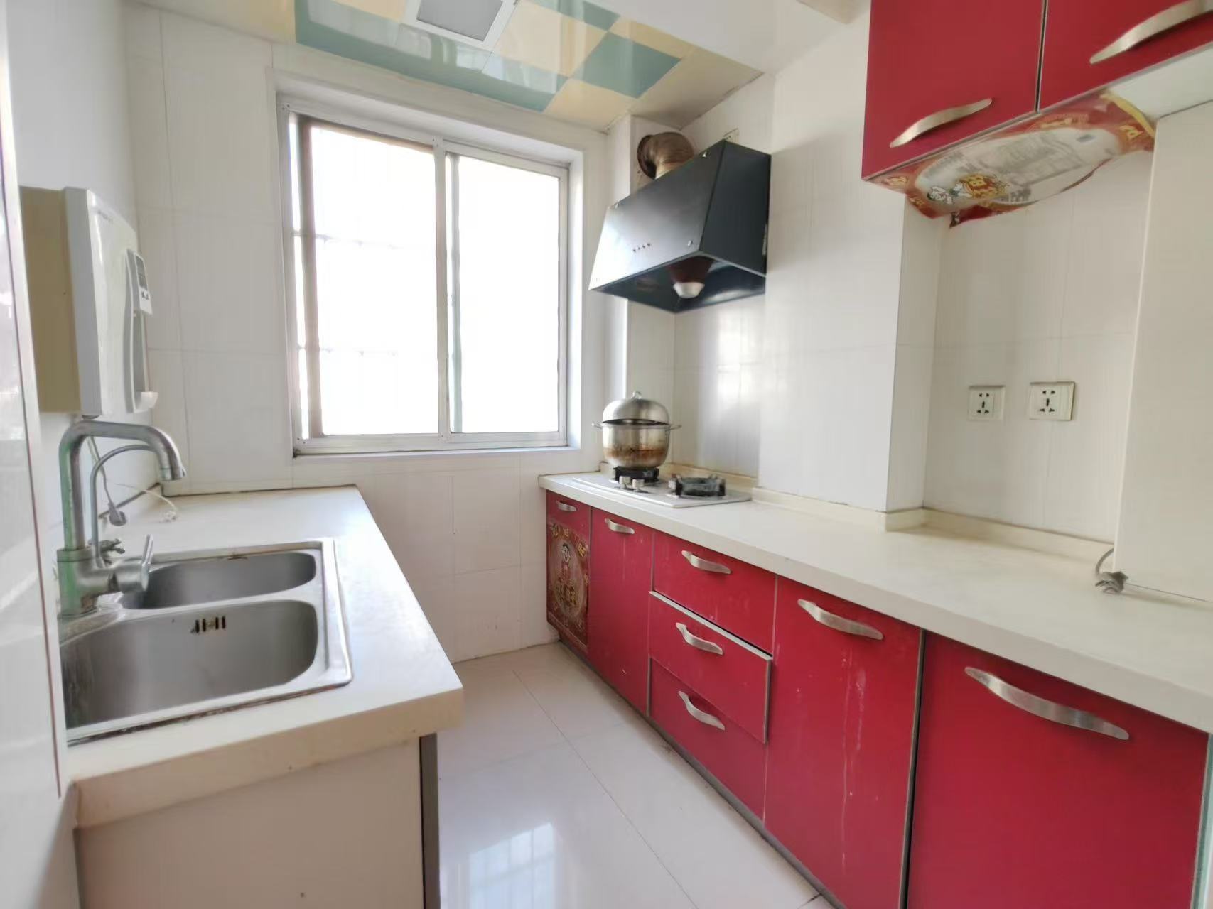 泰浩華府框架住人一樓95平三室45萬 泰浩華府框架住人一樓95平三室45萬