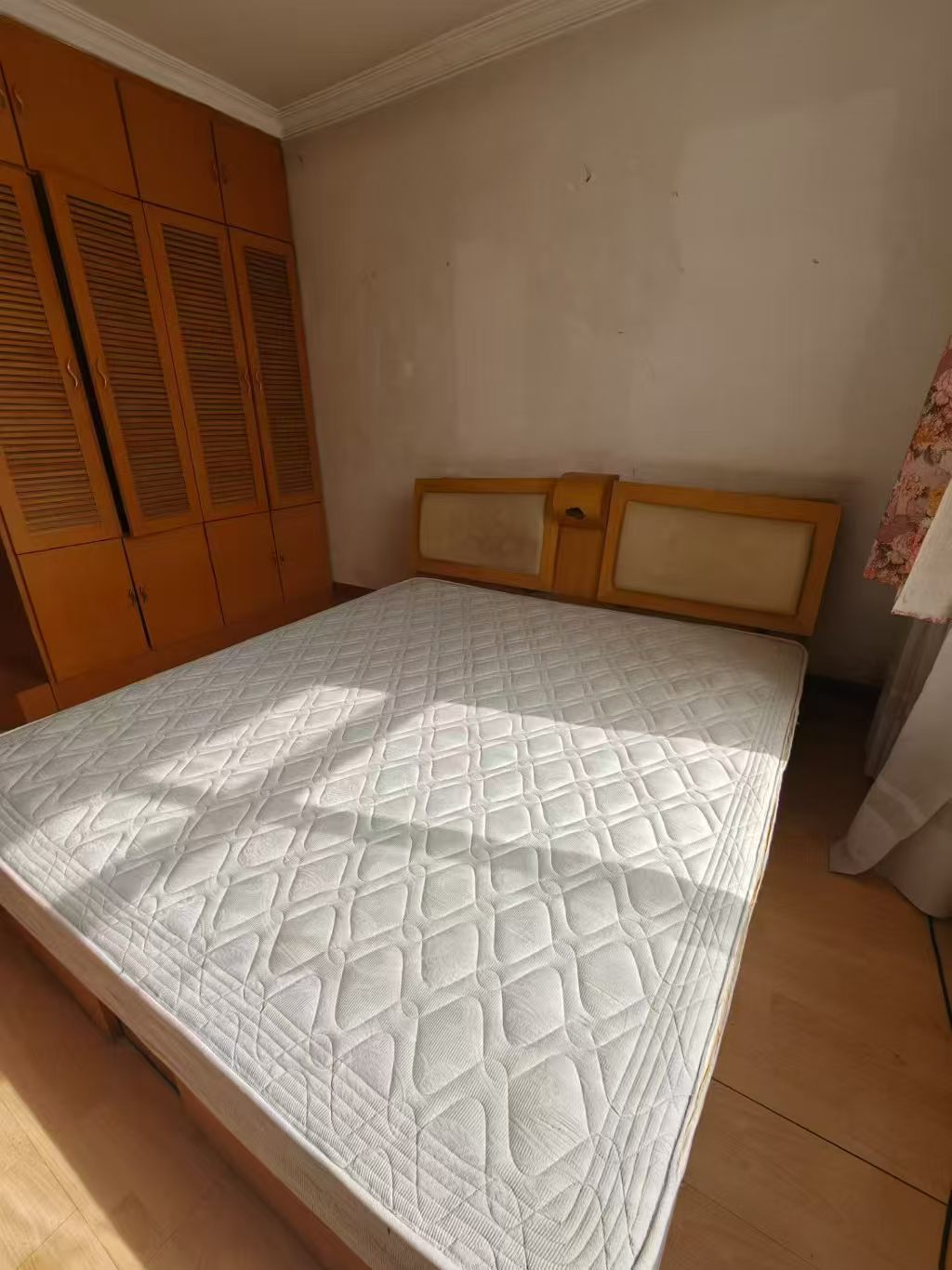 勞動大廈南爬山街四樓月租500元