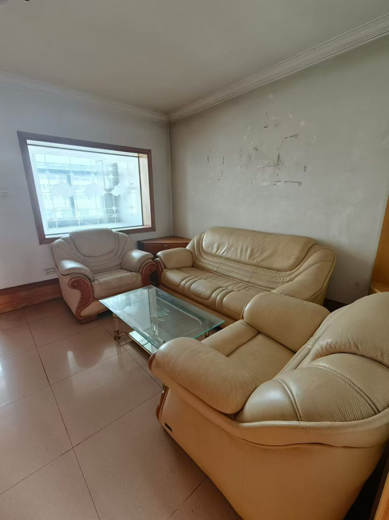 勞動大廈南爬山街四樓月租500元