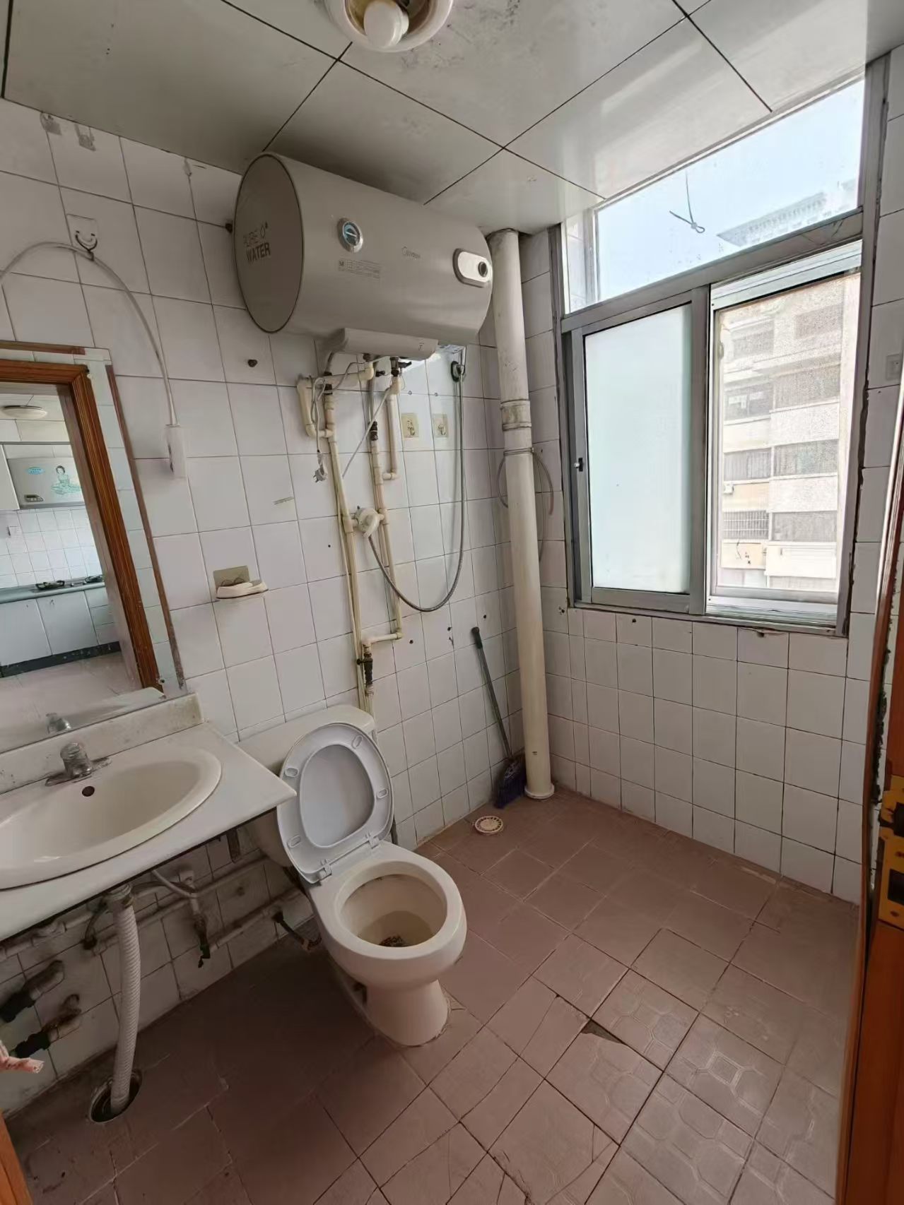 勞動大廈南爬山街四樓月租500元