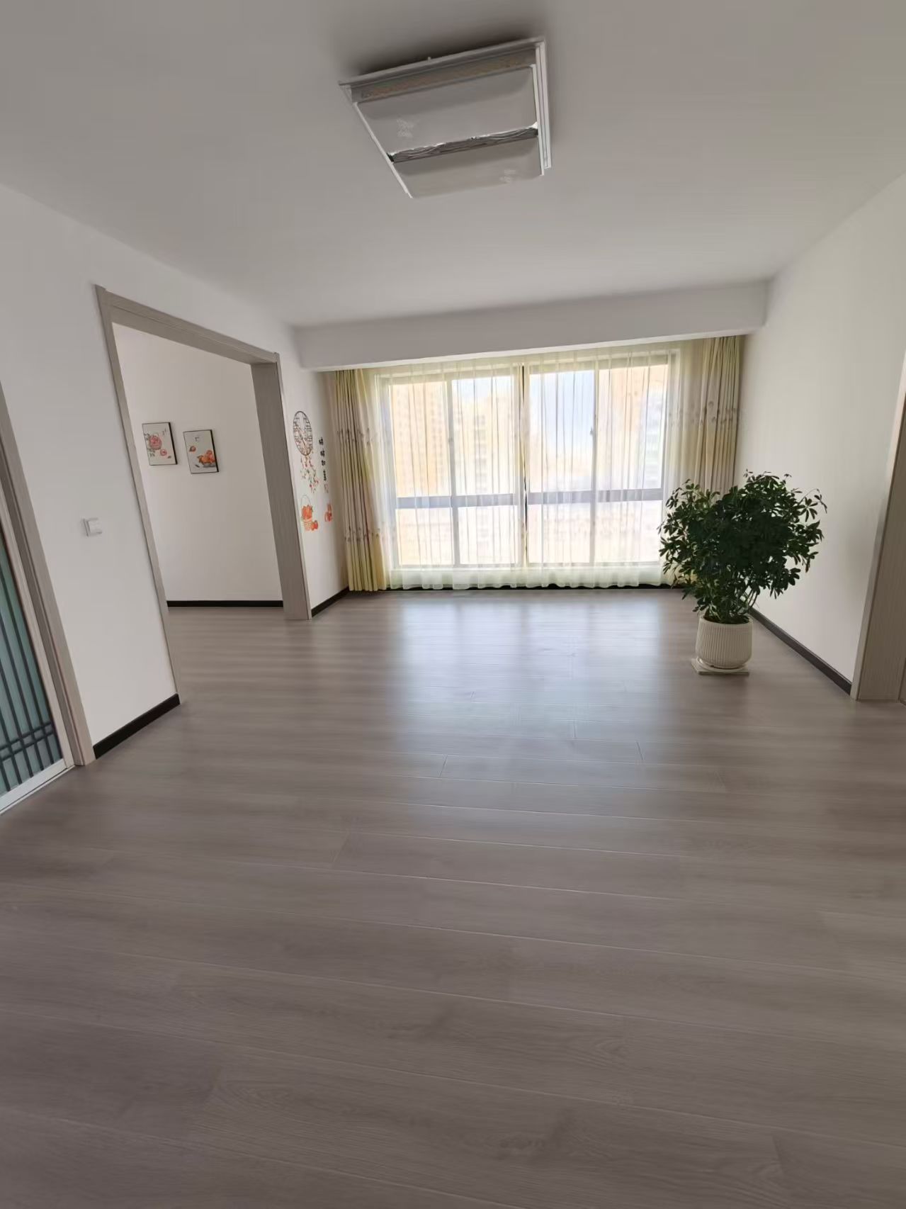 銀河花園8樓東邊戶144.79平三室63.9萬