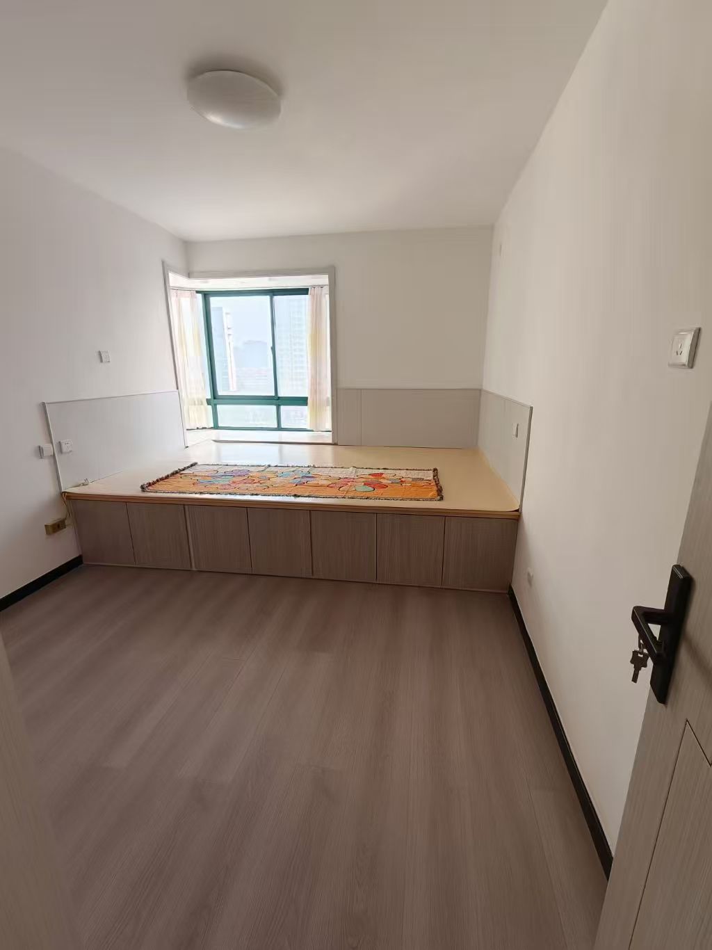 銀河花園8樓東邊戶144.79平三室63.9萬