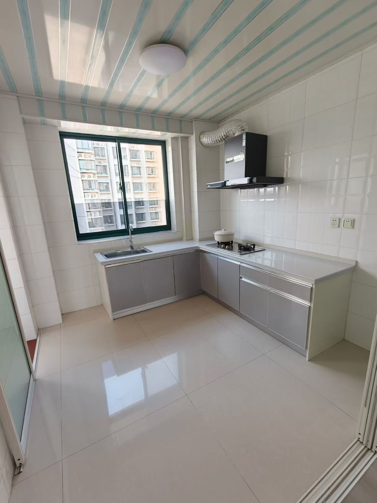 銀河花園8樓東邊戶144.79平三室63.9萬