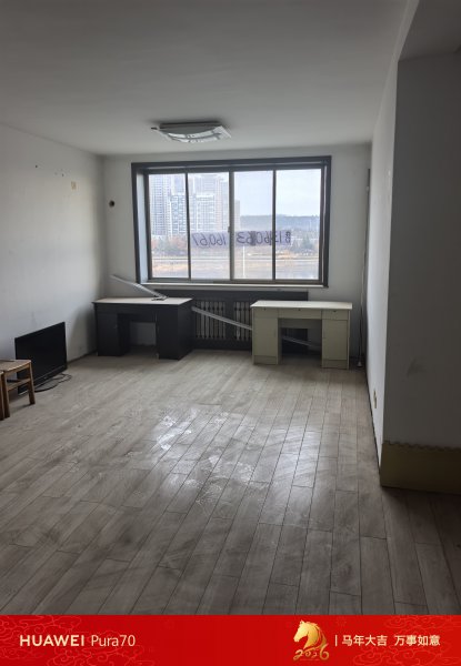 東城河景房，三樓三室兩廳一廚一衛(wèi)，購物交通便利，有意者私聊