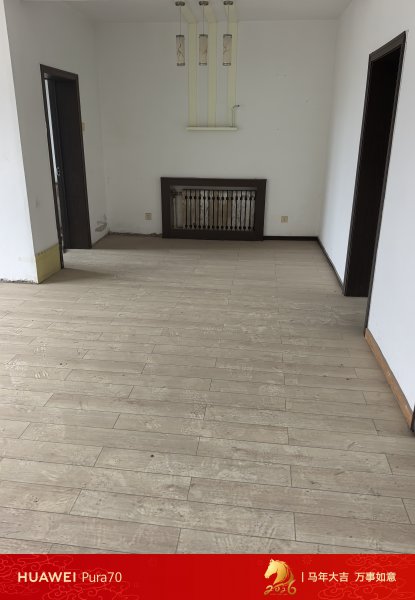 東城河景房，三樓三室兩廳一廚一衛(wèi)，購物交通便利，有意者私聊