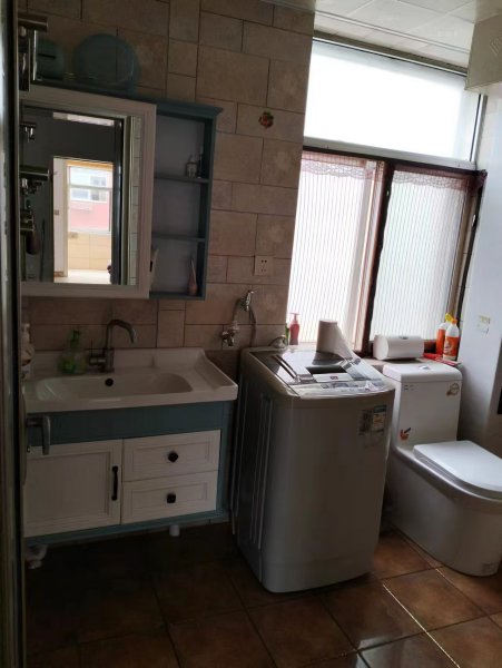 學(xué)子街住人二樓80多平方家電齊全月租750