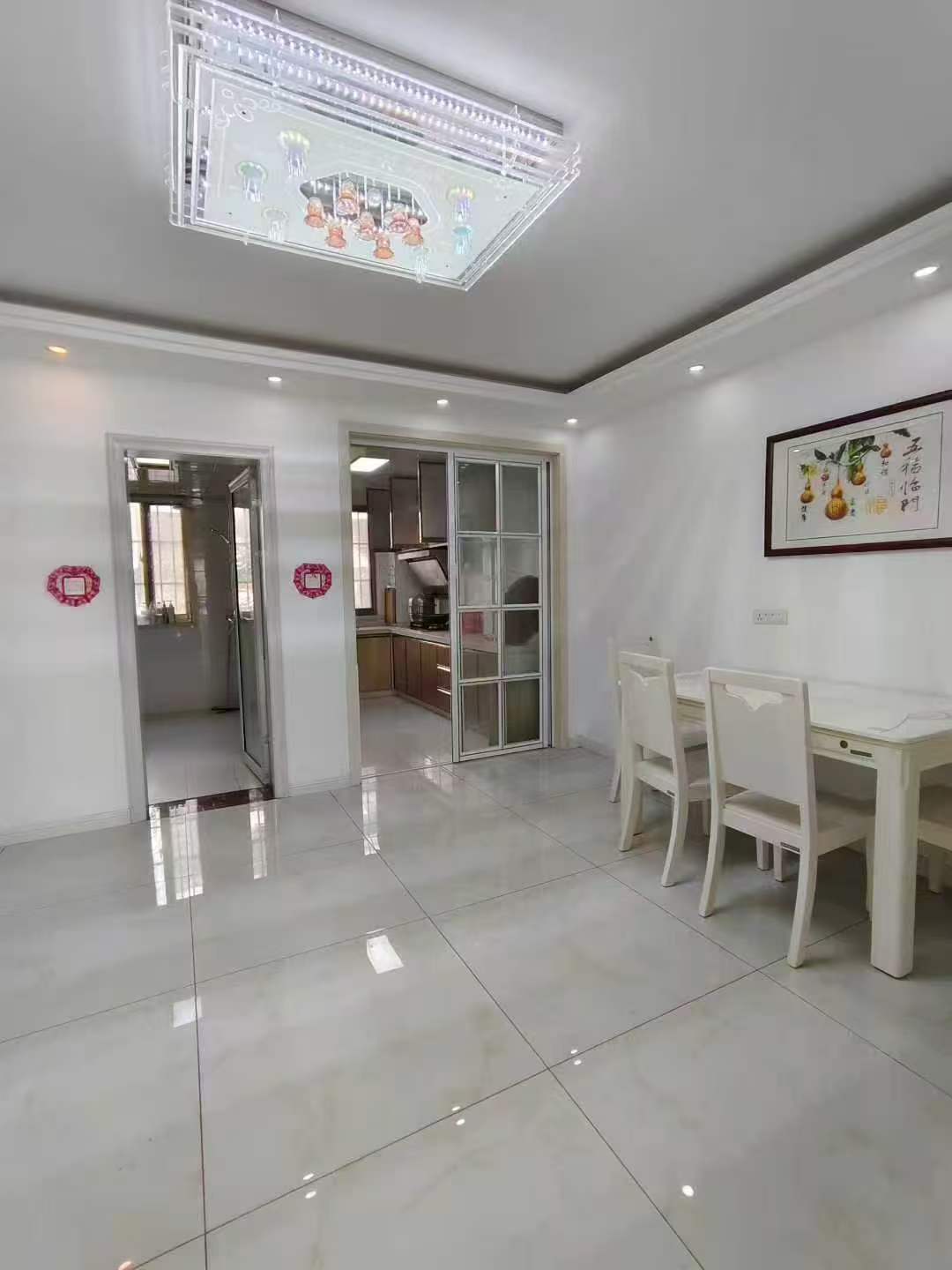 柳岸御府 住人一樓130平有草房 三室兩衛(wèi) 精裝小住45萬