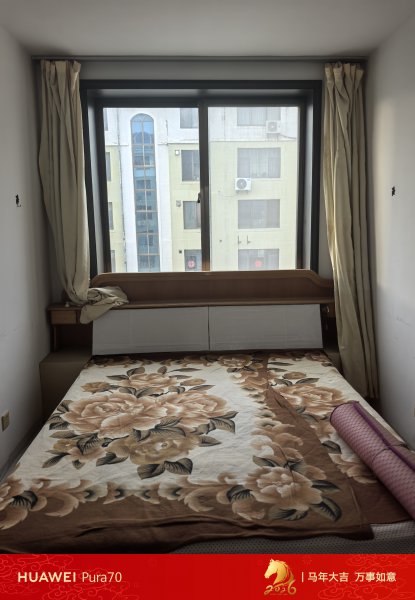 東城河景房，三樓三室兩廳一廚一衛(wèi)，購(gòu)物交通便利，有意者私聊