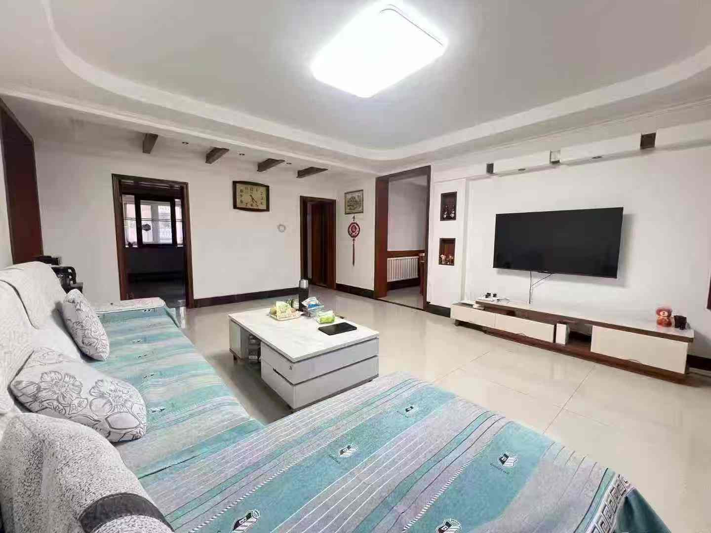 龍河二期住人三樓邊戶147平三室兩衛(wèi)57.8萬 龍河二期住人三樓邊戶147平三室兩衛(wèi)57.8萬