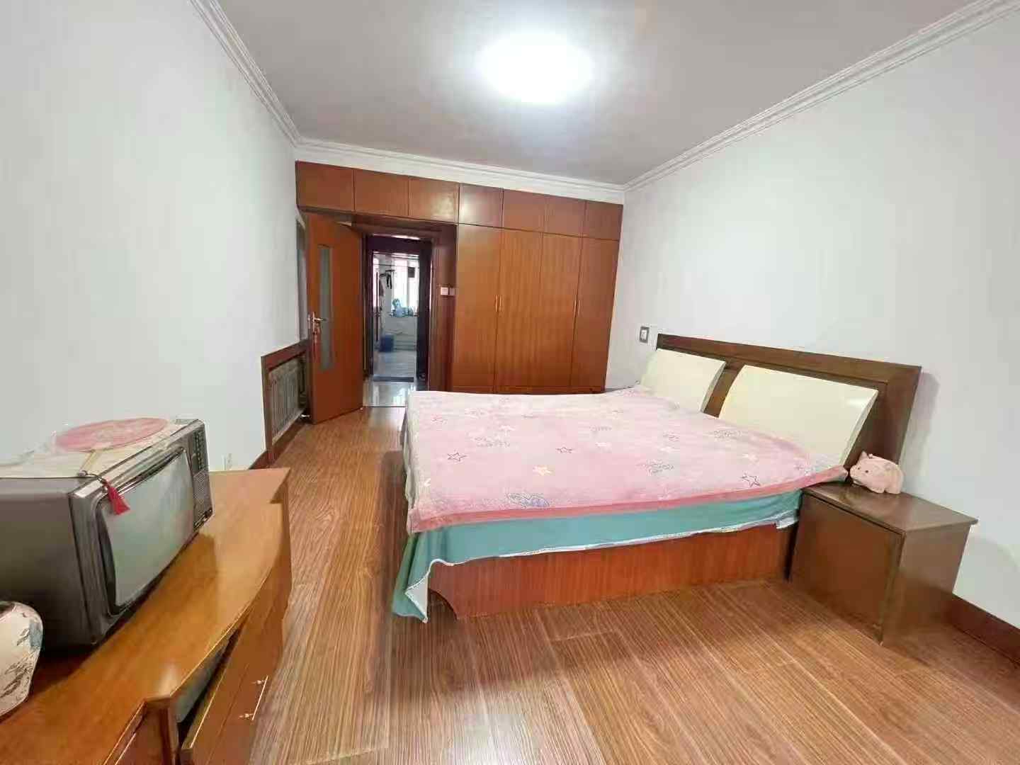 龍河二期住人三樓邊戶147平三室兩衛(wèi)57.8萬 龍河二期住人三樓邊戶147平三室兩衛(wèi)57.8萬