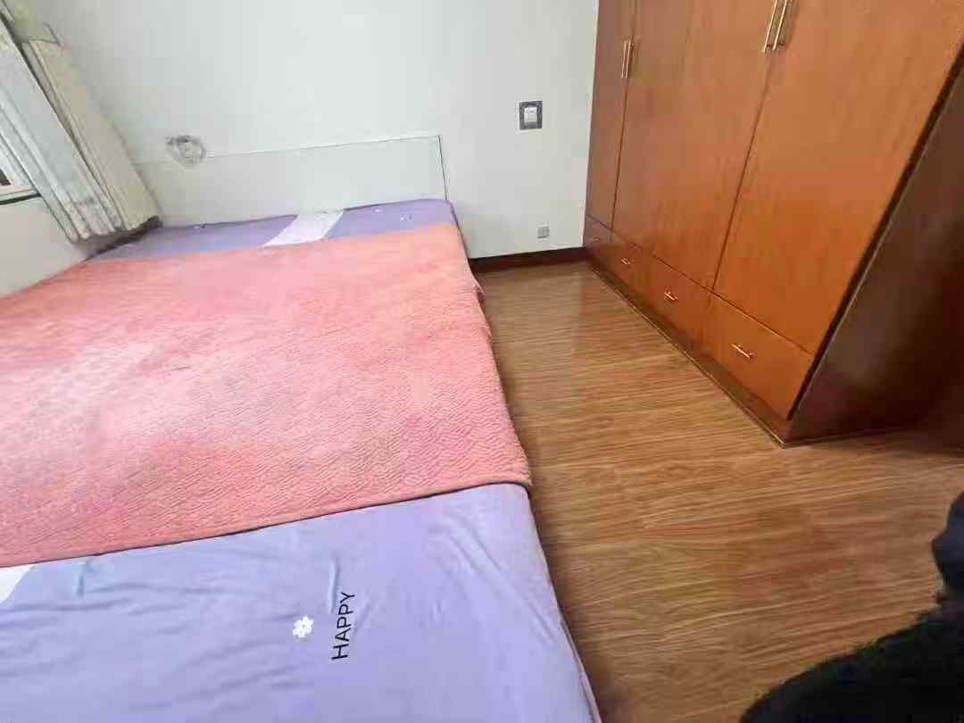 龍河二期住人三樓邊戶147平三室兩衛(wèi)57.8萬 龍河二期住人三樓邊戶147平三室兩衛(wèi)57.8萬