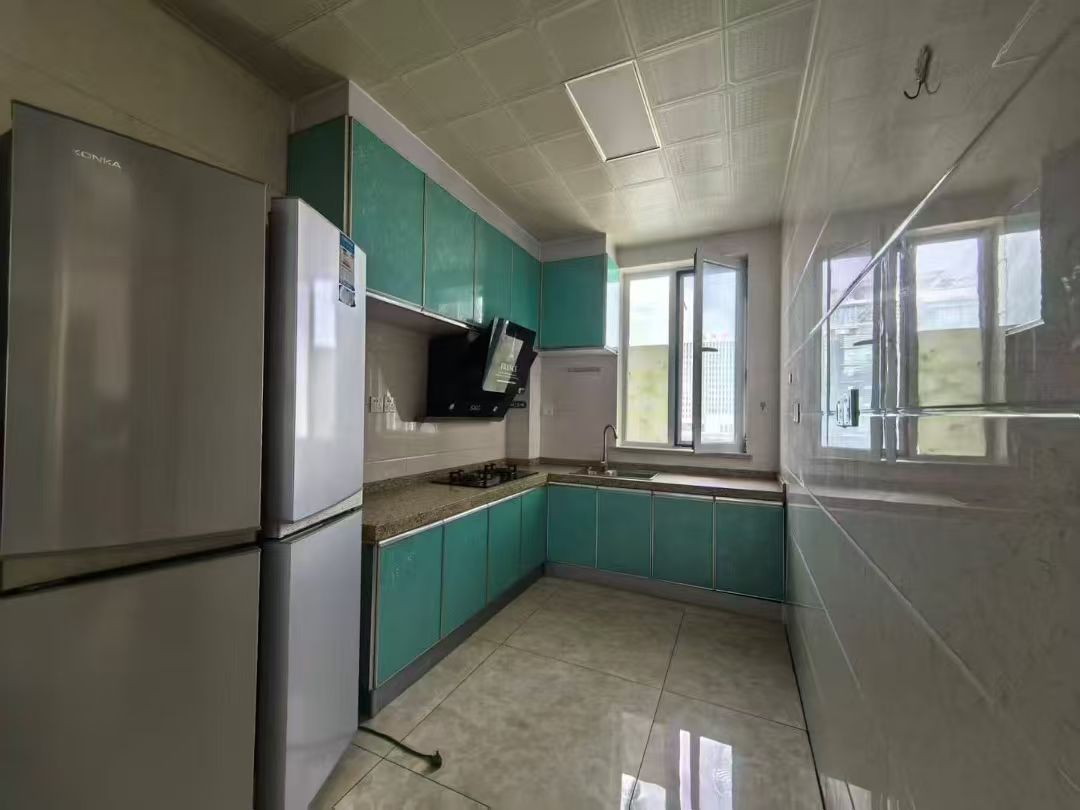 @出租:1500/月，龍港外灘10樓!