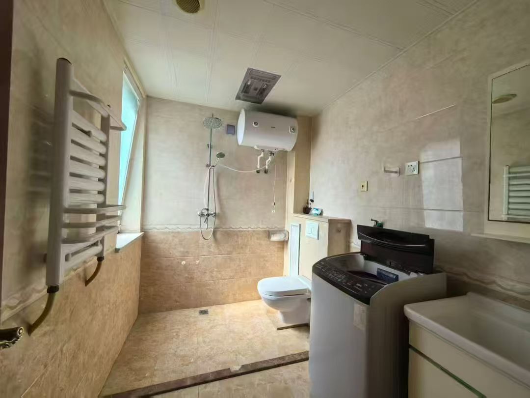 @出租:1500/月，龍港外灘10樓!