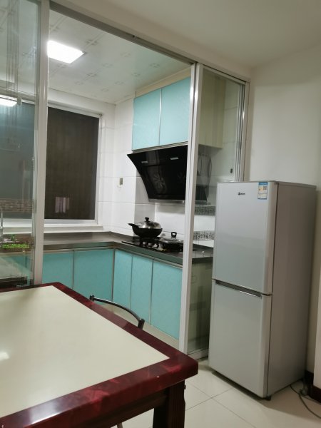 吉房出租，大潤(rùn)發(fā)附近，家有空調(diào) 冰箱，洗衣機(jī)