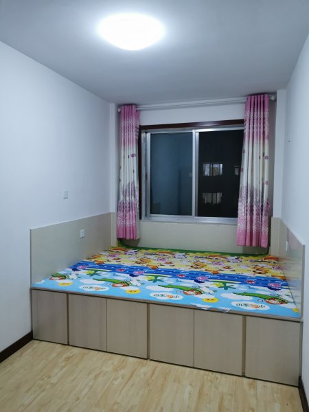 吉房出租，大潤(rùn)發(fā)附近，家有空調(diào) 冰箱，洗衣機(jī)