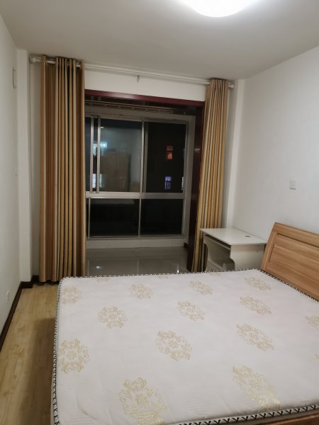 吉房出租，大潤(rùn)發(fā)附近，家有空調(diào) 冰箱，洗衣機(jī)