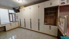 文登市中心二層小樓出售！全新精裝！三室兩廳三衛(wèi)！非中介！