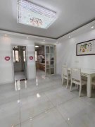 柳岸御府 住人一樓130平有草房 三室兩衛(wèi) 精裝小住45萬