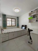 柳岸御府 住人一樓130平有草房 三室兩衛(wèi) 精裝小住45萬