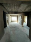 河南居民小區(qū)電梯11樓116平三室45.8萬