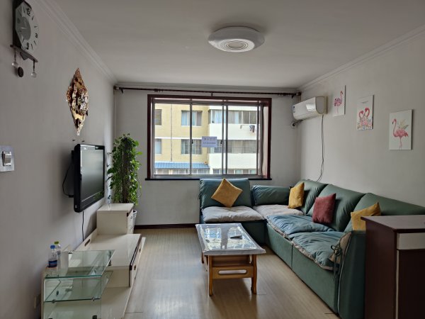 老一中對面，金泰小區(qū)住人二樓出租，拎包入住，年租，非誠勿擾。