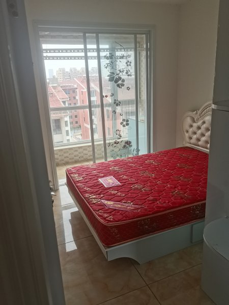 大潤發(fā)金色年華電梯7樓出租