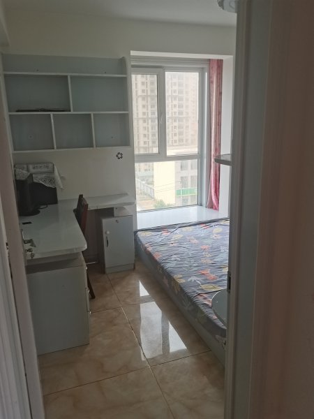 大潤發(fā)金色年華電梯7樓出租