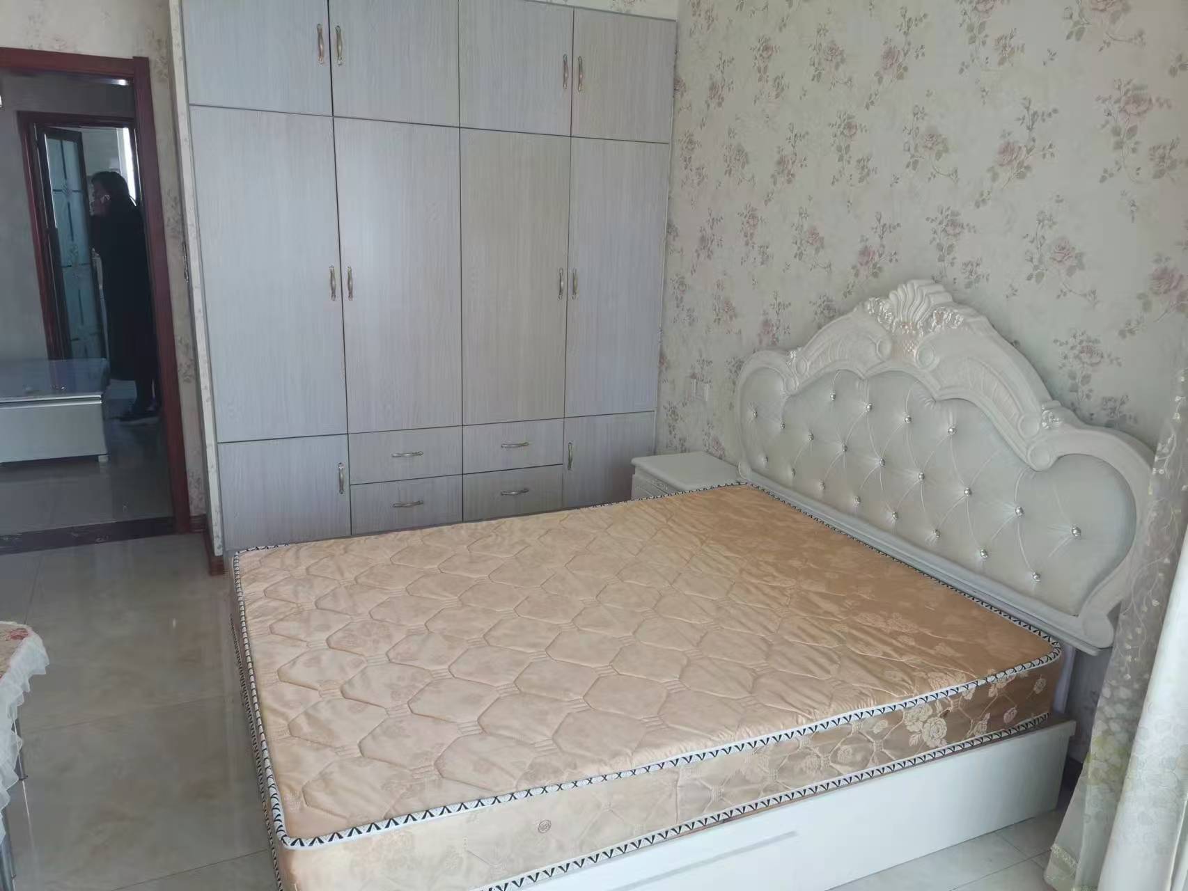 昆崳路南段邱向春門診對面吉樓出租